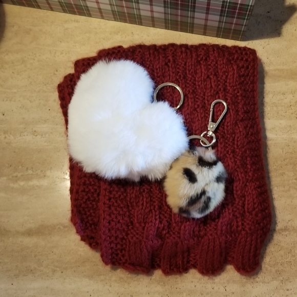 ‼💯Real Fur Pom Keychain ‼ - Picture 7 of 7